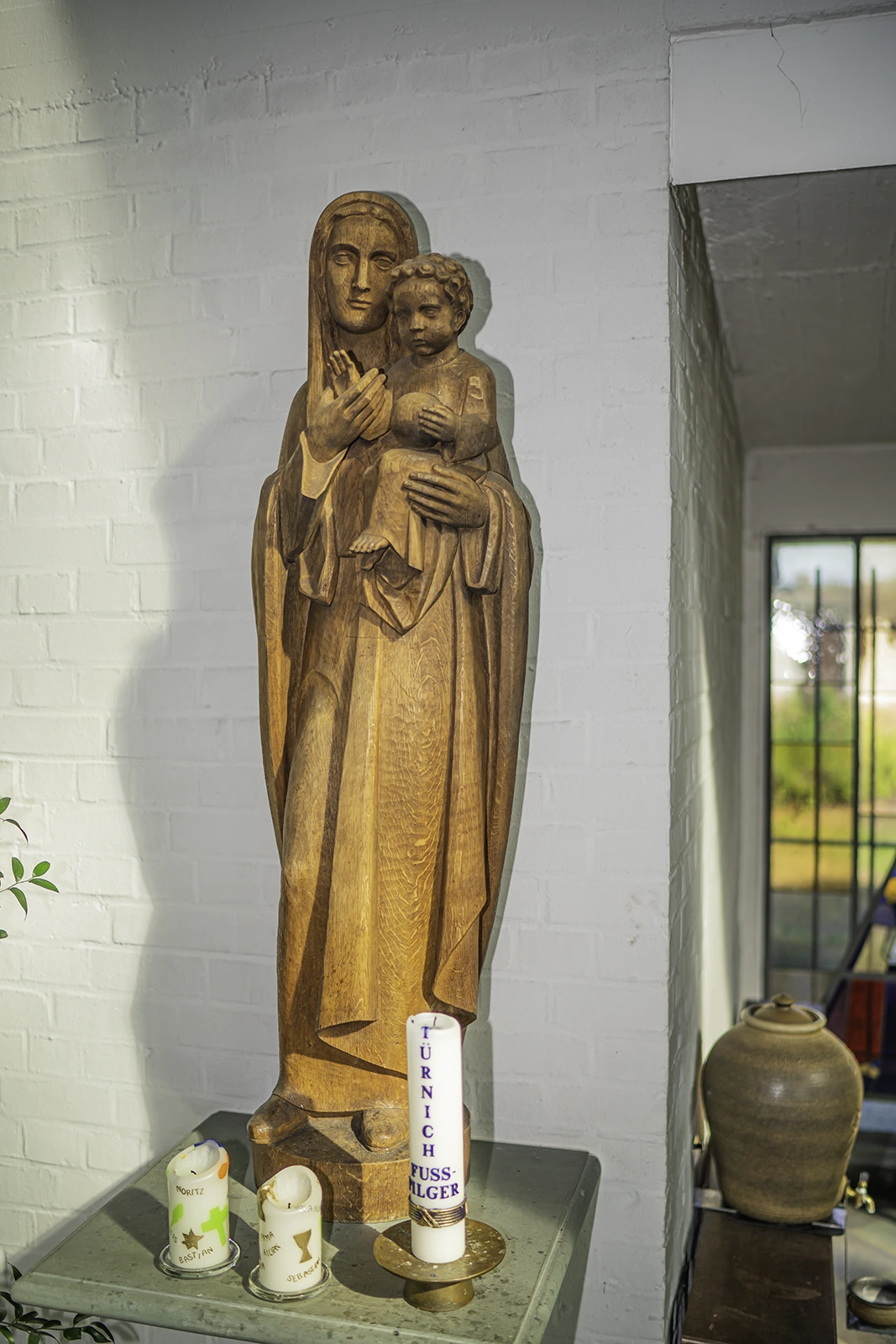 Madonnenstatue mit Kind